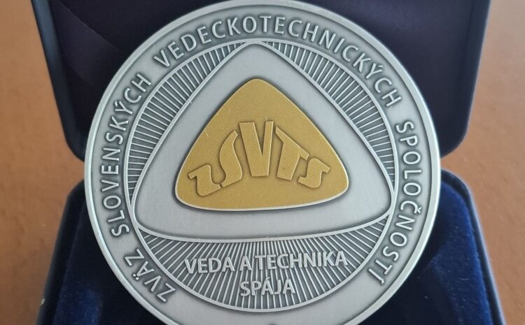  ZSVTS udelilo SUZ pamätnú plaketu pri príležitosti 35. výročia svojho založenia