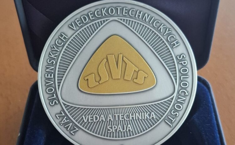  ZSVTS udelilo SUZ pamätnú plaketu pri príležitosti 35. výročia svojho založenia